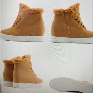 Sheikh Bamboo Rise-18 fur wedge sneakers in camel nib sz 6